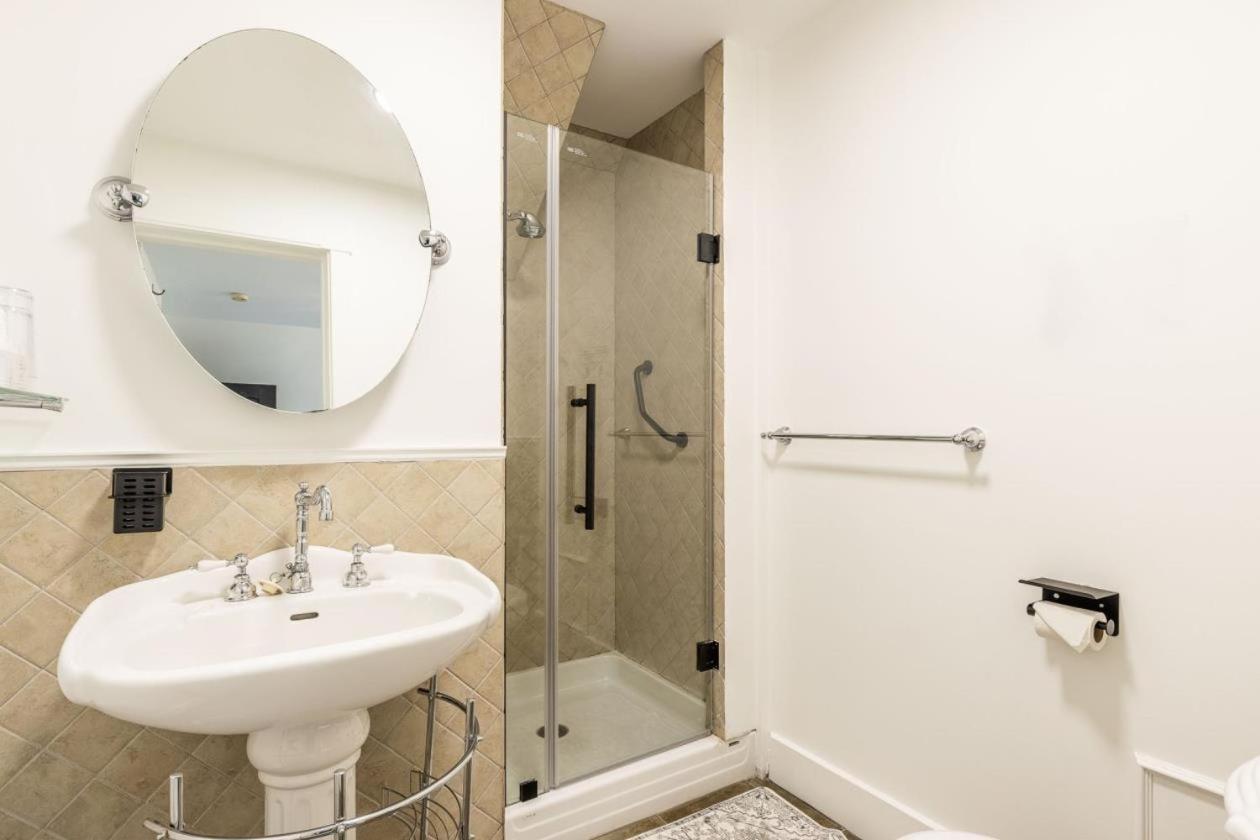 B&B Hillhouse Lac-Brome Dış mekan fotoğraf