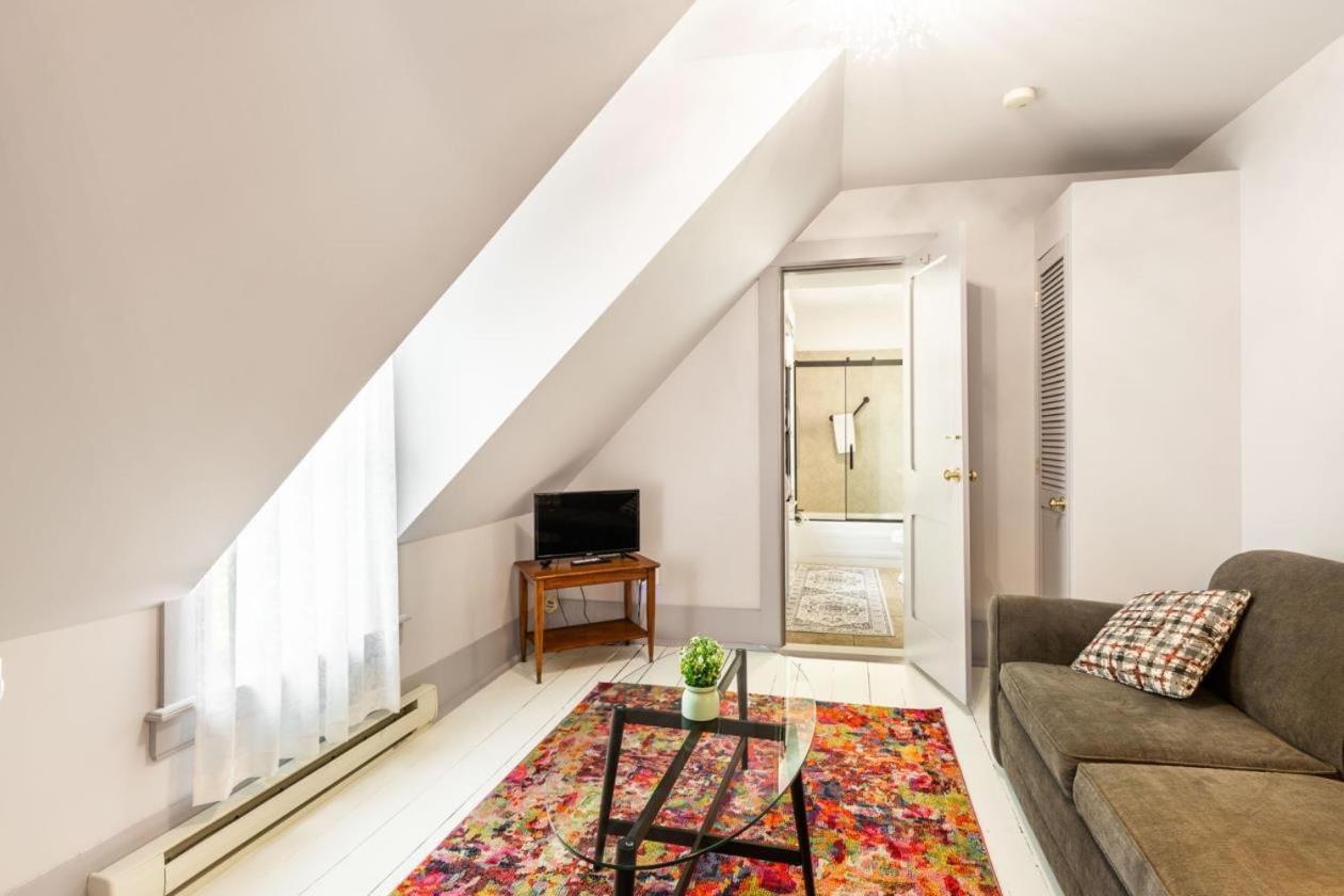 B&B Hillhouse Lac-Brome Dış mekan fotoğraf