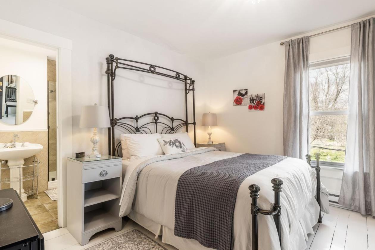 B&B Hillhouse Lac-Brome Dış mekan fotoğraf