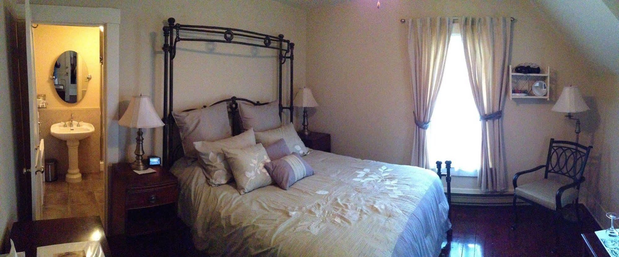 B&B Hillhouse Lac-Brome Dış mekan fotoğraf